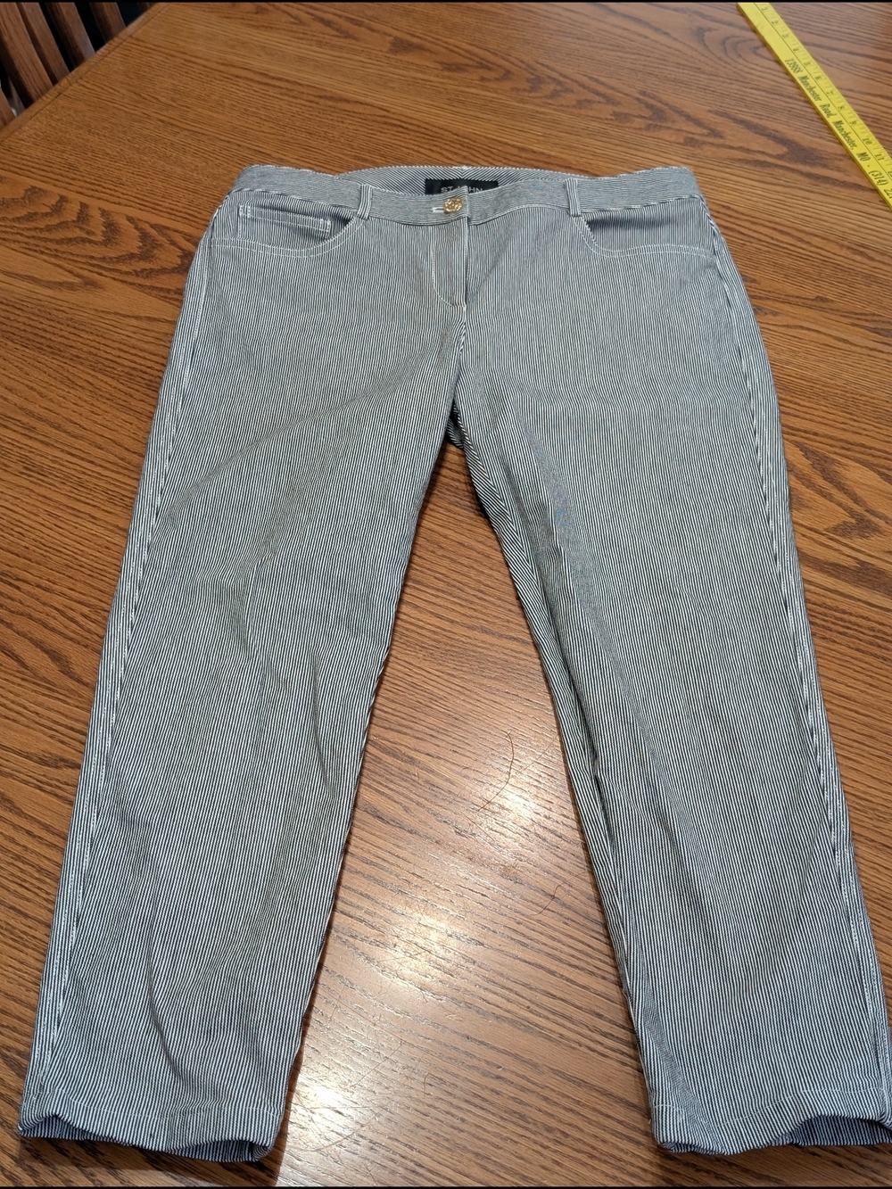 St. John Women's Cropped Pants Size 8 Blue White Pinstripe Stretch Casual Career